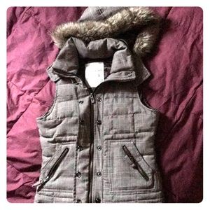 AEROPOSTALE plaid vest w/ fur hood